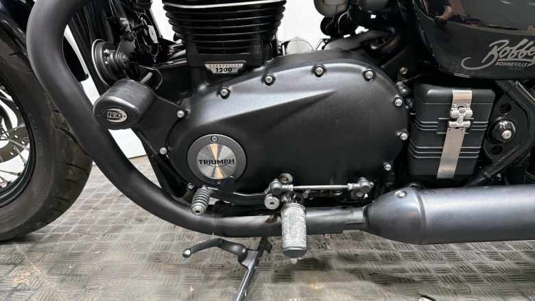 Triumph Bonneville Bobber Black